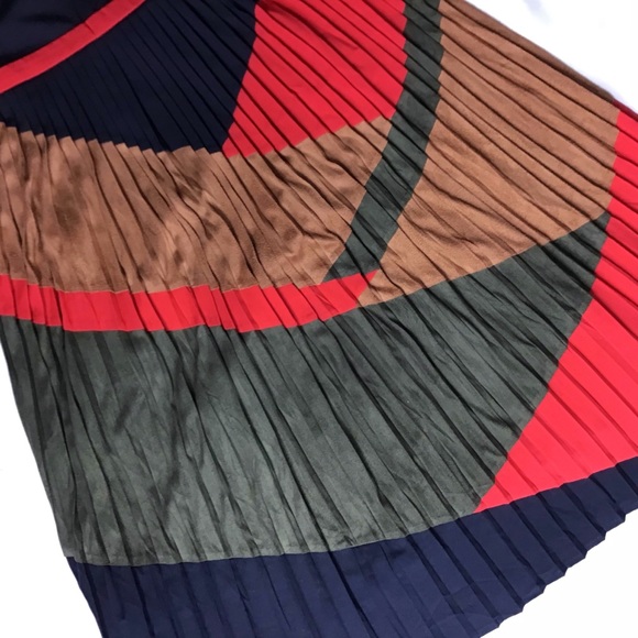 Romeo and Juliet Couture Medium Dress - Picture 6 of 8